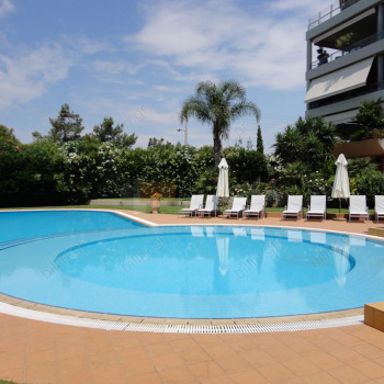 Κήπος - πισίνα . Garden - Swimming pool